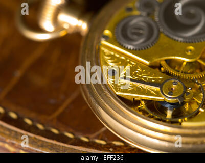 Elgin orologio da tasca posteriore del meccanismo aperto Foto Stock