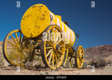 Giallo carro cisterna ingresso anteriore REPLICA CALICO GHOST città mineraria YERMO SAN BERNARDINO COUNTY CALIFORNIA USA Foto Stock