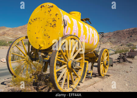 Giallo carro cisterna ingresso anteriore REPLICA CALICO GHOST città mineraria YERMO SAN BERNARDINO COUNTY CALIFORNIA USA Foto Stock