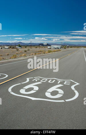 ROUTE 66 scudi sentieri nazionali autostrada AMBOY CALIFORNIA USA Foto Stock