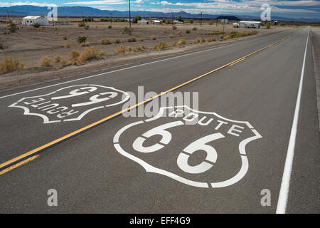 ROUTE 66 scudi sentieri nazionali autostrada AMBOY CALIFORNIA USA Foto Stock