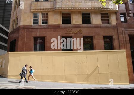 Sydney, Australia. 3 febbraio 2015. I proprietari della Lindt Chocolate Café di Martin Place sono al momento di decidere se riaprire dopo commercianti sono stati ammessi per la prima volta poiché l assedio di Sydney. Nella foto è la costruzione in Martin Place. Credito: credito Copyright: 2015 Richard Milnes/ Alamy Live News Foto Stock