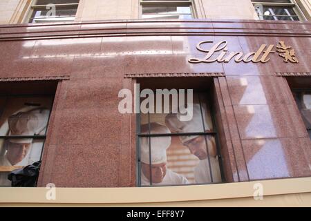 Sydney, Australia. 3 febbraio 2015. I proprietari della Lindt Chocolate Café di Martin Place sono al momento di decidere se riaprire dopo commercianti sono stati ammessi per la prima volta poiché l assedio di Sydney. Nella foto è la costruzione in Martin Place. Credito: credito Copyright: 2015 Richard Milnes/ Alamy Live News Foto Stock