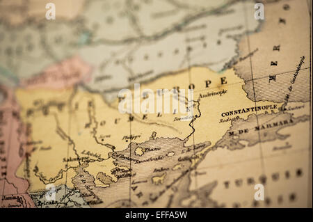 Francese antico mappa dal romanzo Atlas Classique c: 1869. Messa a fuoco selettiva su Costantinopoli. Foto Stock