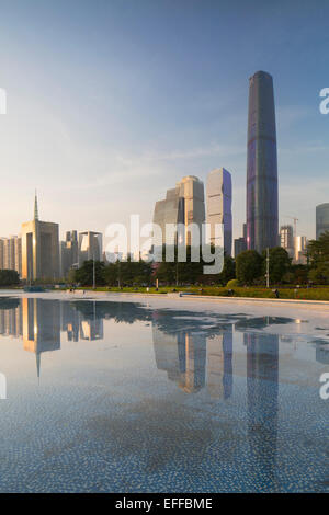 Centro finanziario internazionale e grattacieli di Zhujiang New Town, Tian He, Guangzhou, Guangdong, Cina Foto Stock