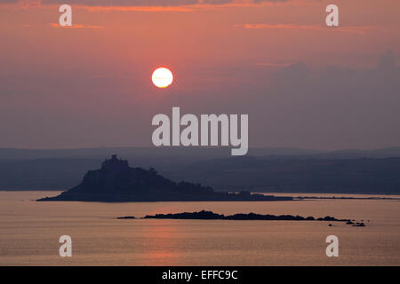 St Michael's Mount tramonto dal punto Cudden Cornwall, Regno Unito Foto Stock