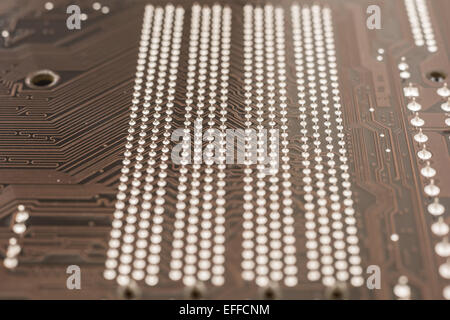 Scheda di circuito texture e i pin sulla scheda madre del computer Foto Stock