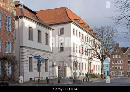 La corte distrettuale di Lueneburg, Bassa Sassonia, Germania è responsabile del processo contro Oskar Groening che inizierà il 21 aprile. Il 93 enne ex Auschwitz SS guard, sarà provato con l accusa di essere un accessorio per l'assassinio di 300.000 persone. Groening era in carica della selezione, il conteggio e la prenotazione il denaro della gente uccisa. In quanto non vi è più spazio, la reale sperimentazione avrà luogo nella cosiddetta 'Ritterakademie'. Foto Stock