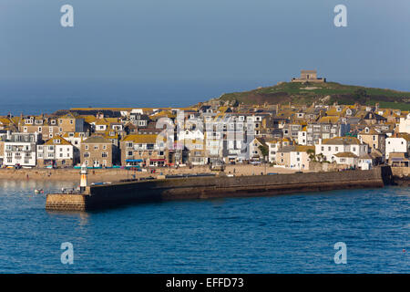 St Ives Pier e città Cornwall, Regno Unito Foto Stock