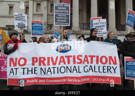 Londra, Regno Unito. 3 febbraio 2015. Il personale protesta contro la Galleria Nazionale di piani di privatizzazione 400 dei suoi 600 dipendenti i contratti ad una società privata denominata CIS. Questi agenti sono responsabili per la sicurezza dei quadri e del pubblico e di guardare anche dopo milioni di visitatori ogni anno. La protesta è stata organsised dal PCS Unione. Foto: Nick Savage/Alamy Live News Foto Stock