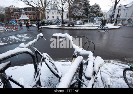 Oxford, Regno Unito. 3 febbraio 2015. Un paio di centimetri di neve copre il terreno e paesaggi classici di Oxford per la prima volta questo inverno. Foto: Andrew Walmsley/Alamy Live News Foto Stock