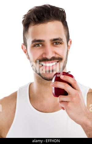 Atletica Giovane tenendo un fresh apple, isolato su uno sfondo bianco Foto Stock