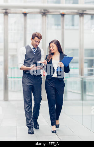 La gente di affari di incontro e condivisione delle idee Foto Stock