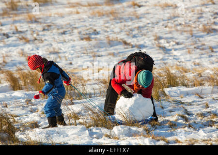La gente lo slittino su Kirsktone passano nel distretto del lago, REGNO UNITO Foto Stock
