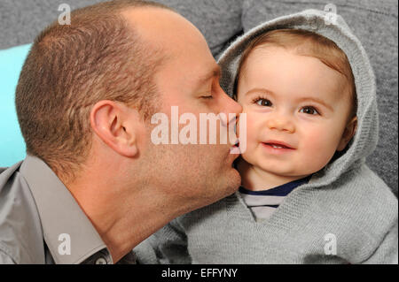 Papà e neonato Foto Stock