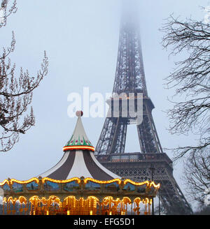 Giostra ans Eiffel-Paris Tour-FRANCIA Foto Stock