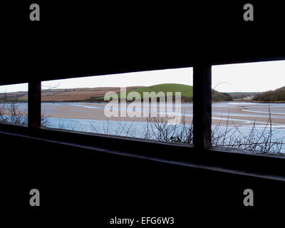 Vista dall'interno del Camel Trail Bird Watching Nascondi vicino a St Albans, Cornwall, Regno Unito Foto Stock