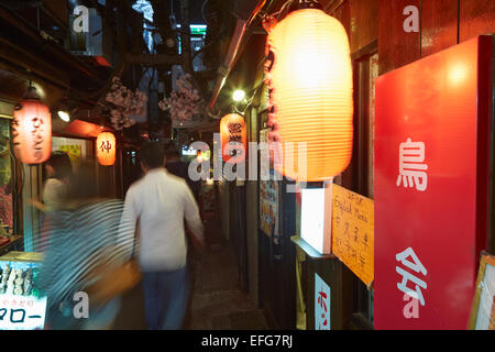 Omoide Yokocho, Shinjuku, Tokyo, Giappone Foto Stock