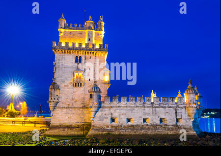 Lisbona, Portogallo. La Torre di Belem (la Torre de Belem) è una torre fortificata situata alla foce del fiume Tago. Foto Stock