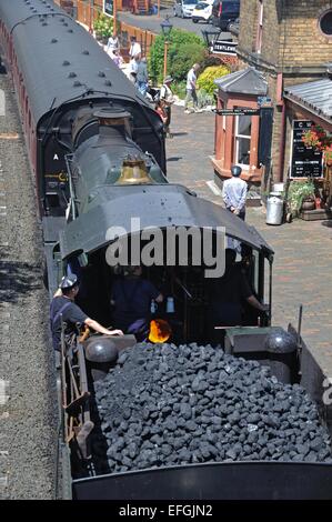 Locomotiva a vapore Classe 7800 4-6-0 Erlestoke Manor numero 7812 a Arley stazione ferroviaria, Inghilterra. Foto Stock