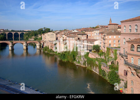 Vista della Città Vecchia e il fiume Tarn Albi Francia Foto Stock
