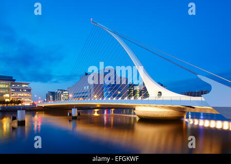 Samuel Beckett Bridge al tramonto, Dublino, Irlanda Foto Stock