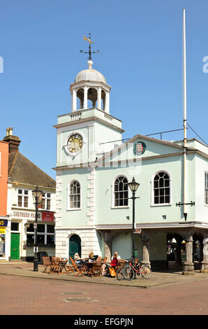Il guildhall Faversham in piazza del mercato la piazza della città costruita nel 1574 Foto Stock