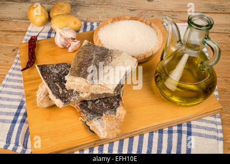 Principali ingredienti per cucinare una Mediterranea tradizionale stufato di cod Foto Stock