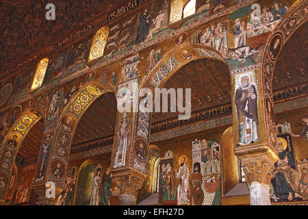 Dettaglio interno della famosa Cappella Palatina nel Palazzo Reale di Palermo in Sicilia, Italia Foto Stock