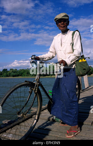 Myanmar (Birmania), Amarapura, ponte U Bein Foto Stock