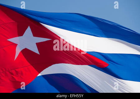 Vista orizzontale della nazionale cubana a bandiera fullmast. Foto Stock