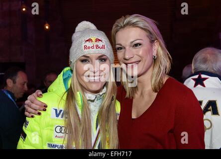 Beaver Creek, Colorado, Stati Uniti d'America. 03Feb, 2015. Commentatore tedesco ed ex World Cup sciatore Maria Hoefl-Riesch (r) e lo sciatore dagli USA Lindsey Vonn alla FIS Mondiali di Sci in Beaver Creek, Colorado, Stati Uniti d'America, 03 febbraio 2015. I Campionati del mondo gestito da 02 Febbraio attraverso 15 Feb © dpa/Alamy Live News Foto Stock