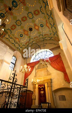 Interno della Sinagoga Remuh, Kazimierz, Cracovia, in Polonia, in Europa Foto Stock