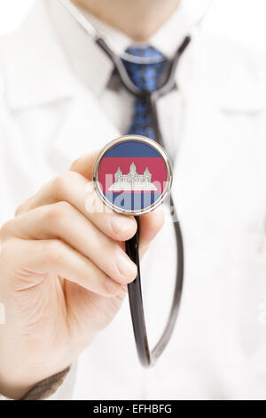 Bandiera Nazionale su uno stetoscopio serie concettuale - Cambogia Foto Stock