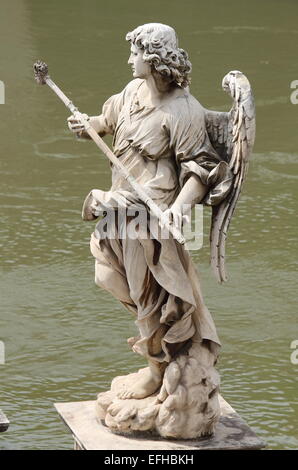 Angelo statua in San Angelo bridge. Roma, Italia Foto Stock