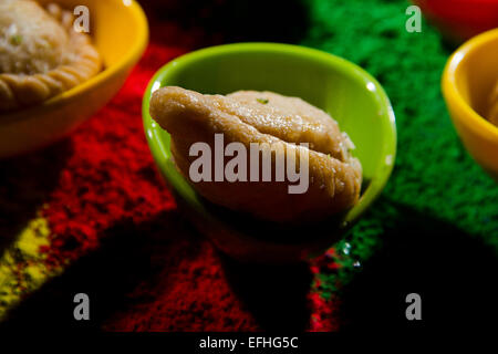Indian Holi festival di colori e dolci nessuno Foto Stock