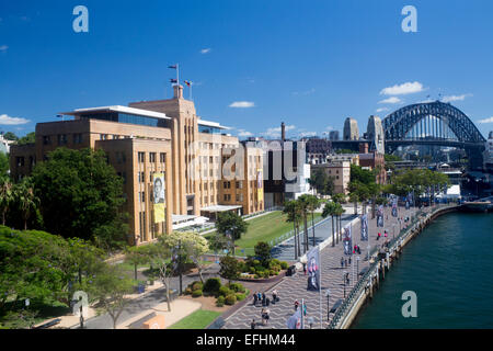 Museo di Arte Contemporanea di Circular Quay waterfront di Sydney e il Sydney Harbour Bridge Sydney Cove Sydney New South Wales NSW Australia Foto Stock