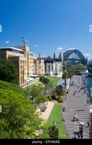 Museo di Arte Contemporanea di Circular Quay waterfront di Sydney e il Sydney Harbour Bridge Sydney Cove Sydney New South Wales NSW Australia Foto Stock