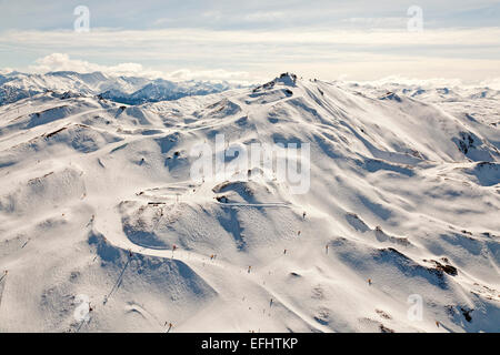 Vista aerea delle piste da sci su Coronet Peak vicino a Queenstown, Isola del Sud, Nuova Zelanda Foto Stock