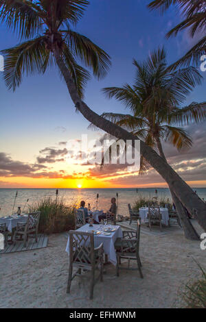 Ristorante sala da pranzo al tramonto, Little Palm Island Resort, Florida Keys, STATI UNITI D'AMERICA Foto Stock