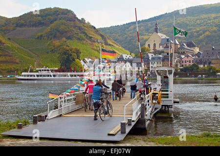 Traghetto a Beilstein sul fiume Mosel, Renania-Palatinato, Germania, Europa Foto Stock