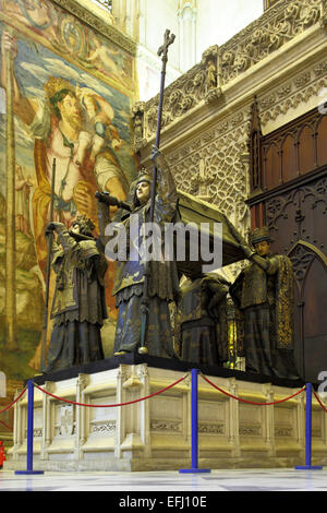 Tomba di Cristoforo Colombo nella Cattedrale di Siviglia Foto Stock