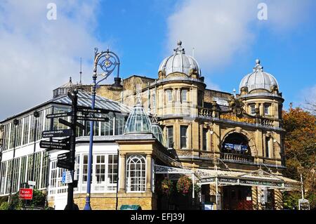 Vista frontale della Opera House, Buxton, Derbyshire, Inghilterra, Regno Unito, Europa occidentale. Foto Stock