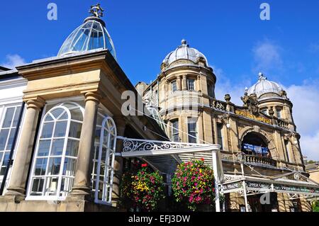 Vista frontale della Opera House, Buxton, Derbyshire, Inghilterra, Regno Unito, Europa occidentale. Foto Stock