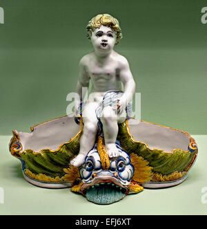 Faenza - Ceramica Charles François Hannong 1669 - 1739 ( originariamente olandese potters Family ) Paul Anthony divenne il capo della fabbrica nel 1732 Musée des Arts Décoratifs (Museo di Arte Decorativa) Strasburgo Francia Foto Stock