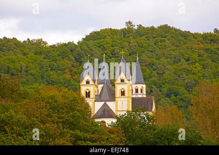 Arnstein abbey sopra il fiume Lahn vicino a Nassau, Westerwald, Renania-Palatinato, Germania, Europa Foto Stock