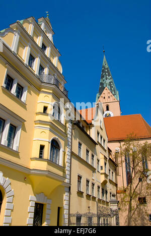 Ingolstadt, Baviera, Germania. Altes Rathaus (antico municipio) e la chiesa di St Moritz Foto Stock