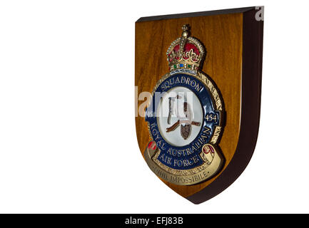 Il Badge del Royal Australian Air Force 454 Squadron (1941-1945) su uno sfondo bianco. Foto Stock