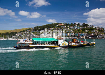 Kingswear da Dartmouth, Sud prosciutti, Devon, a sud-ovest dell'Inghilterra, Regno Unito, paddle-sistema di cottura a vapore per piacere in barca a vela sul fiume Dart Foto Stock