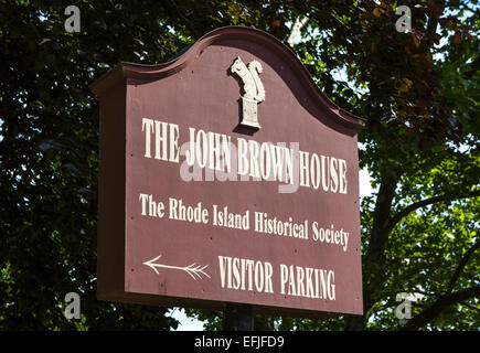 Segno per la storica 18thC John Brown House vista dal beneficio sul lato della strada di Providence, Rhode Island, STATI UNITI D'AMERICA Foto Stock